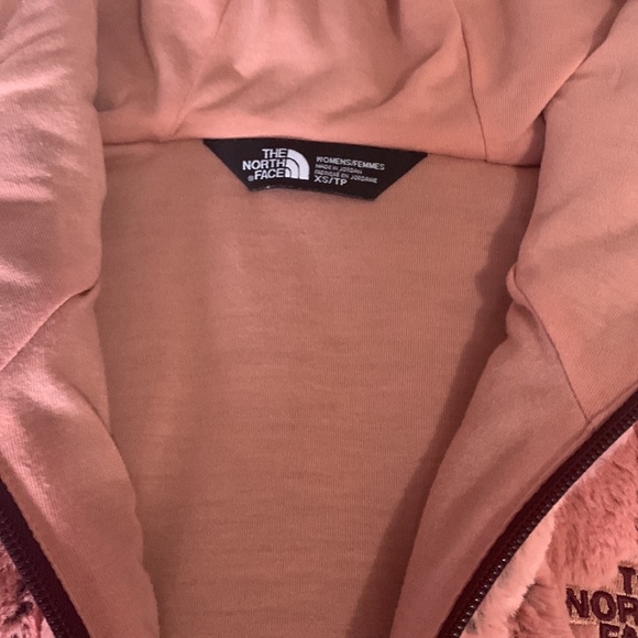 The North Face Furlander Vest in Pink & Maroon - Picture 6 of 6